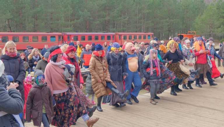 Siaurukas kviečia į tradicinį Užgavėnių šventės traukinį