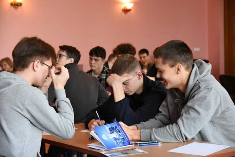 Panevėžio gimnazistai varžėsi konkurse Panevėžio kolegijoje