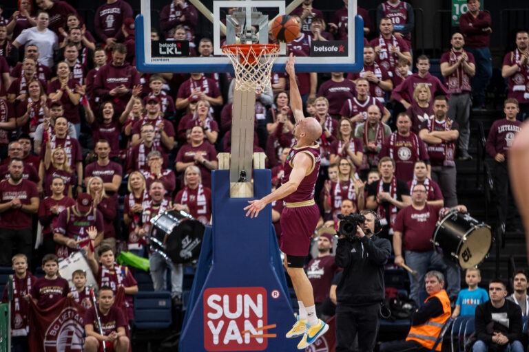 Namuose – pralaimėjimas su sirena