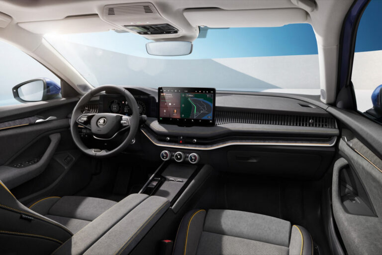 „Škoda Auto“ į automobilius integruos „ChatGPT“