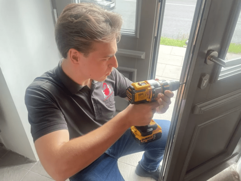 Šarvuotų durų spynos: kada reikia keisti, o kada remontuoti