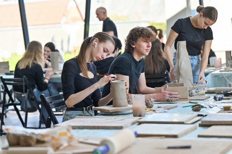 Akmens masės darbų kūrimas G Kartanas