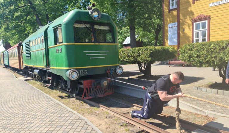 Anykščiuose galiūnai varžysis traukdami siauruko traukinį