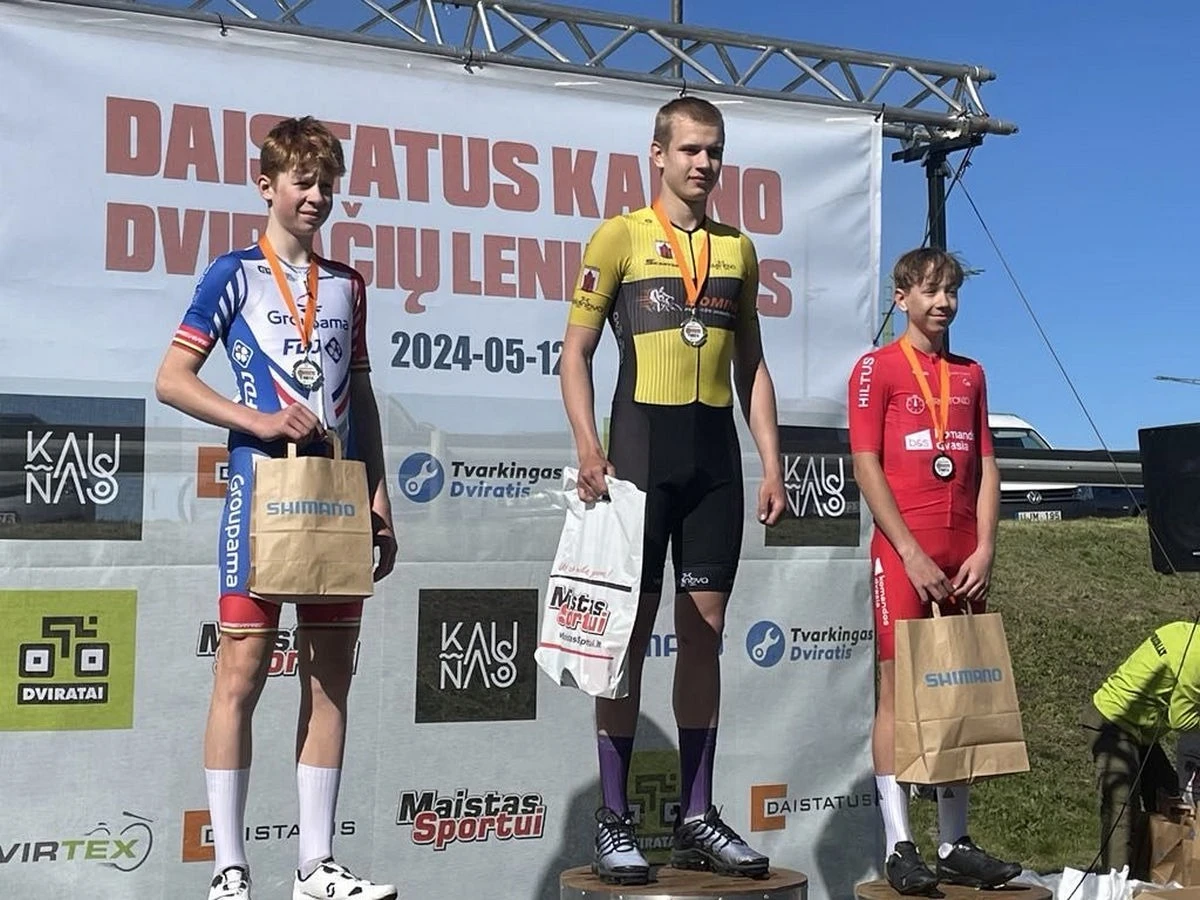 R.Sargūno gimnazijos dviratininkai grįžo su medaliais
