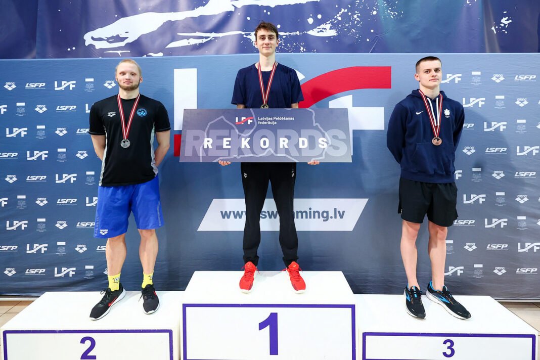 Arminas Murėnas Latvijos plaukimo čempione iškovojo medalį