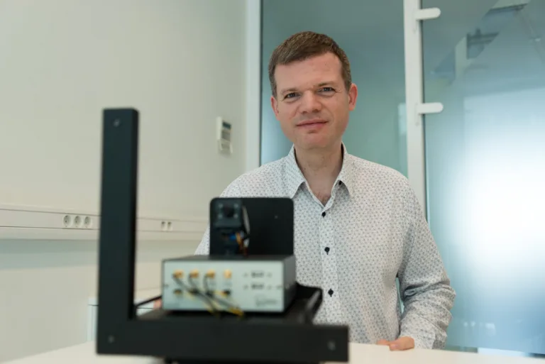 KTU mokslininkų kuriamas ultragarsinis detektorius parodys, iš kur mūšio lauke atskriejo šūvis