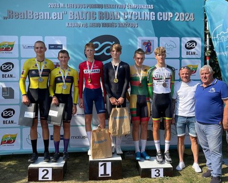 2 v. Dovydas ir Tadas