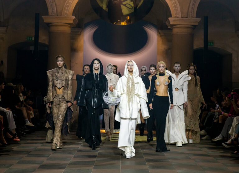 Kostiumų paroda „Samanų šalies gyventojai“ (Organizatorių nuotr.)