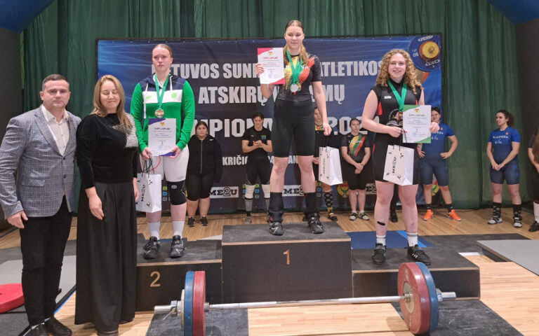 raimundo sargūno sporto gimnazijos sunkiaatletė pasiekė naują lietuvos rekordą