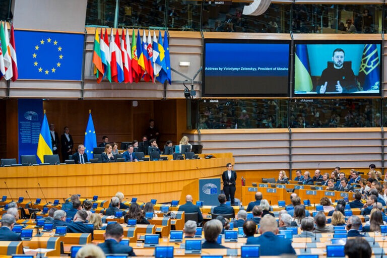 ukrainos prezidentas v. zelenskis ep: „turime sąžiningai ir teisingai baigti šį karą“