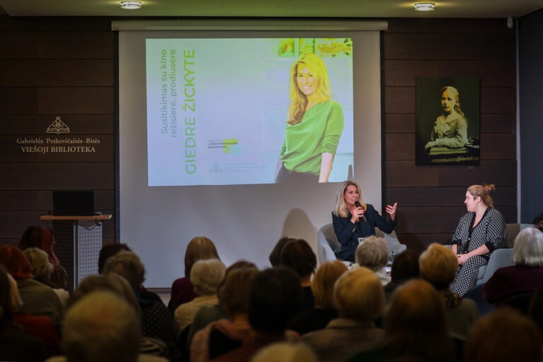 giedrė Žickytė: „degantį žmogų gelbėčiau, o ne filmuočiau”