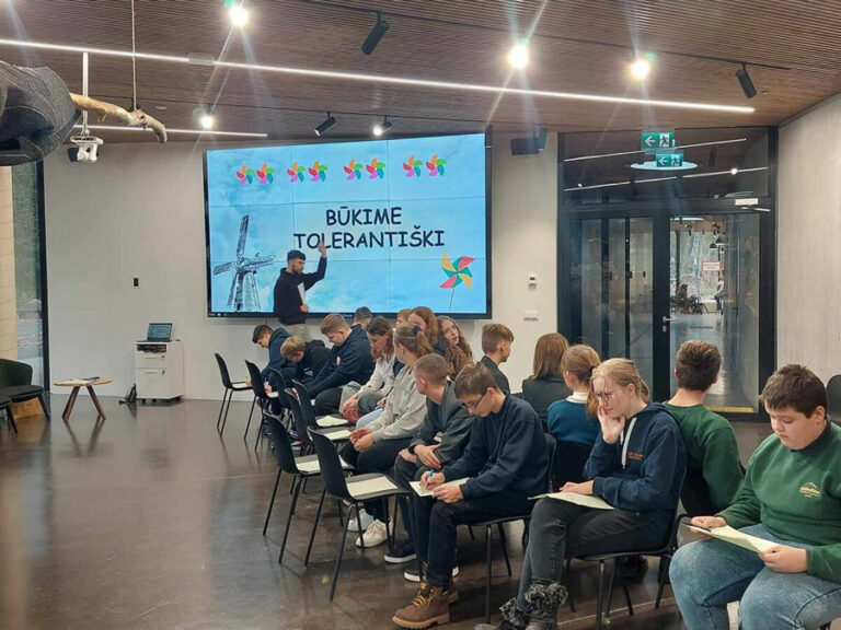 kūrybiškumo centre „pragiedruliai“ vyko tradicinis tolerancijos renginys „drauge“