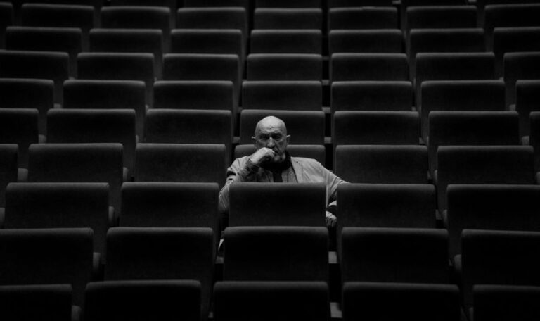 premjerą pristatantis valentinas masalskis: „mūsų įsitikinimas, jog galime save išreikšti žodžiais, yra tik iliuzija“