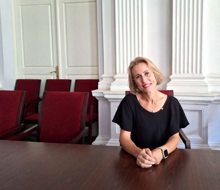 kada nevykęs pajuokavimas ar kritika perauga į mobingą? teisėja atskleidė esminius mobingo požymius