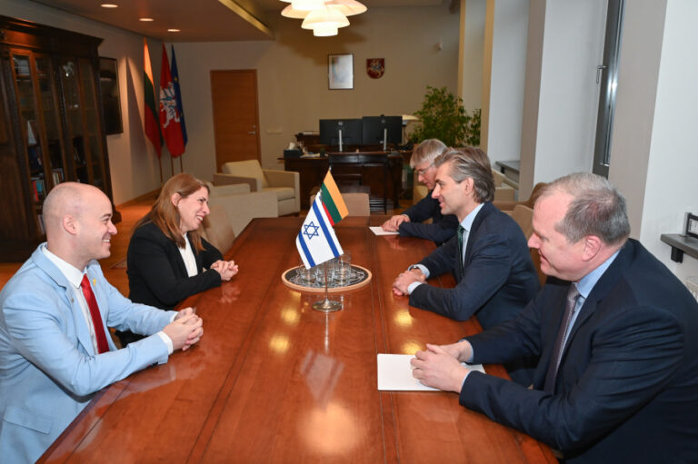 Ministras K. Budrys susitiko su Izraelio ambasadore