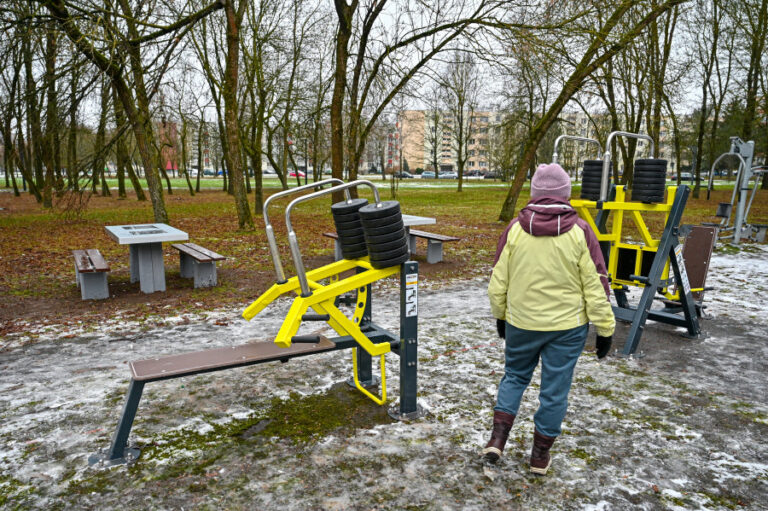 Panevėžyje startuoja nemokamos treniruotės senjorams po atviru dangumi