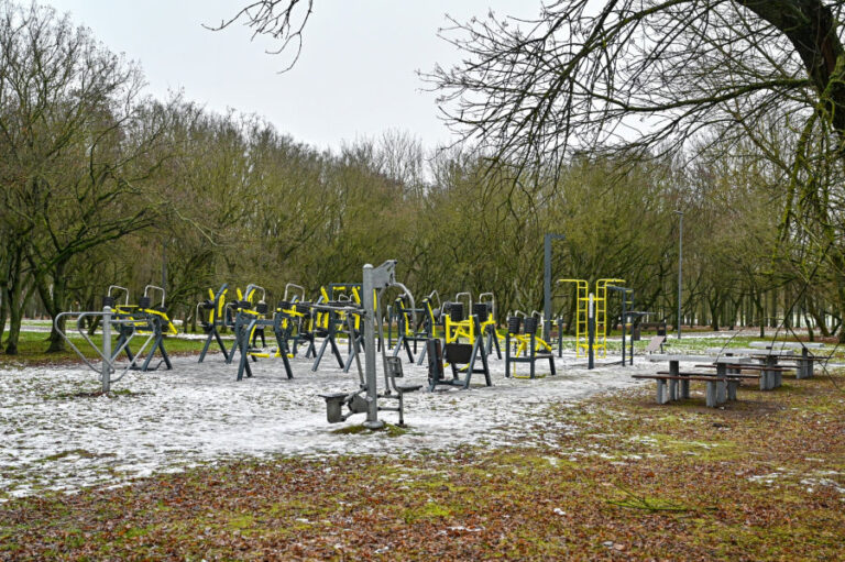 Panevėžyje įgyvendinamas projektas „Aktyvus senėjimas“: nauji treniruokliai ir socialinės iniciatyvos senjorams