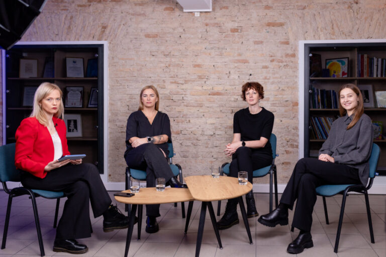 Kai šeimoje vyksta permainos, vaikui reikalinga bet kurio artimo žmogaus parama