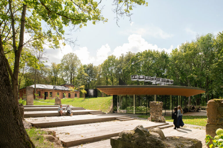 Interaktyvus kelias su papildyta realybe: Juozo Čerkeso-Besparnio istorija atgimsta Skaistakalnio parke