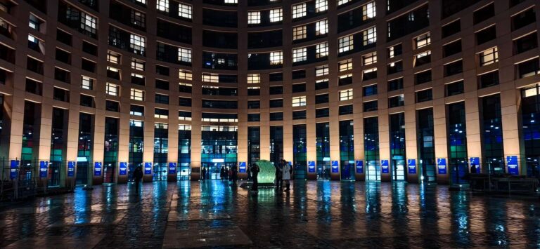 Patvirtintas 18-as ES sankcijų paketas, nutaikytas į Rusijos karo mašiną – energetikos ir finansų sektorius