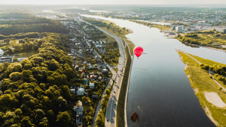 Įtraukiantys miestai. Menas kurti priklausomybę vietai Lietuvos viešosiose erdvėse
