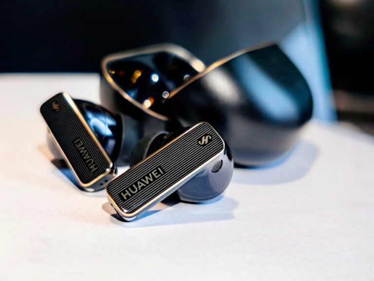 Pristatytos belaidės ausinės „Huawei FreeBuds Pro 4“: galinga garso slopinimo technologija ir dar geresnė pokalbių patirtis