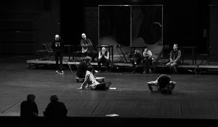 Premjerą pristatantys Adomas Juška ir Lauryna Liepaitė: bent akimirkai nustebti teatro salėje