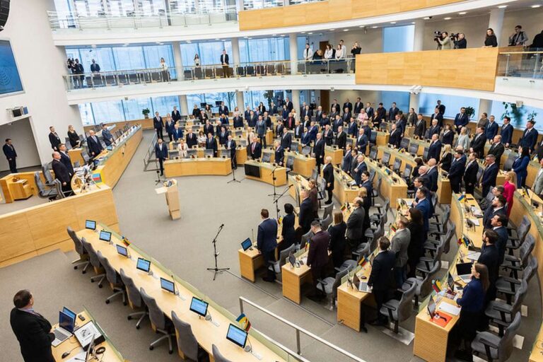 Seimo narių L. Kasčiūno, A. Ažubalio ir V. Rakučio pranešimas: siūloma griežtinti sankcijas Baltarusijos ir Rusijos piliečiams