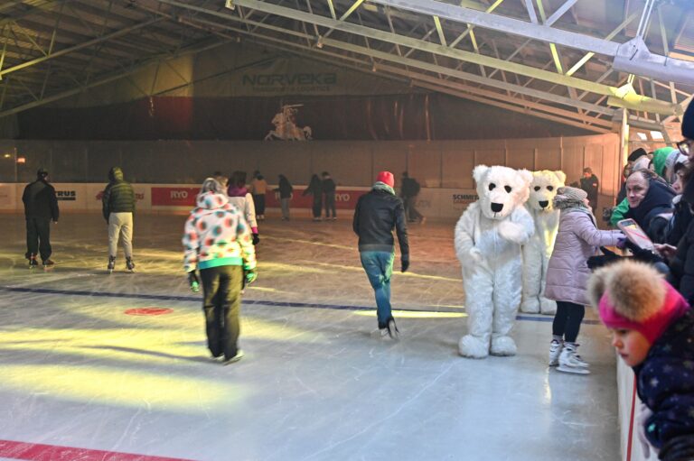 Panevėžyje dar galima pasidžiaugti čiuožimu ant ledo