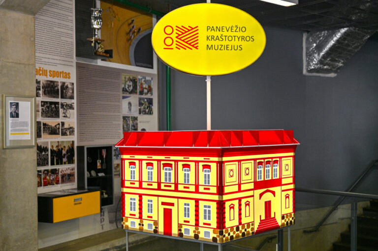 Šimtmečio proga – Panevėžio kraštotyros muziejaus šviesos instaliacija miestui