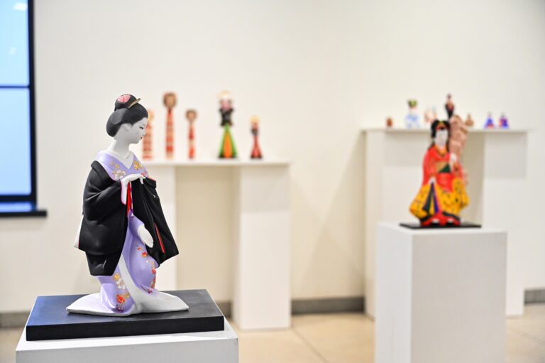Panevėžyje atidaryta unikali japoniškų lėlių paroda – vienintelė tokia Lietuvoje