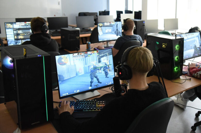 „CS-2“ turnyras Panevėžio kolegijoje: suburk komandą ir laimėk!