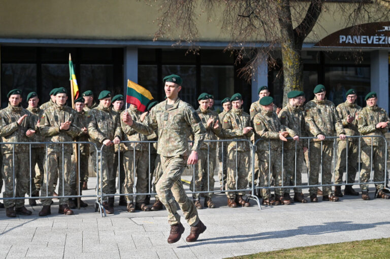 Panevėžys švenčia Kovo 11-ąją: prasidėjo 24 valandas truksiantis estafetinis bėgimas