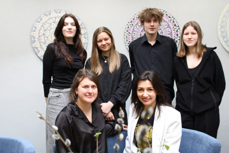 Poezijos posmai ir kvapni kava bibliotekoje