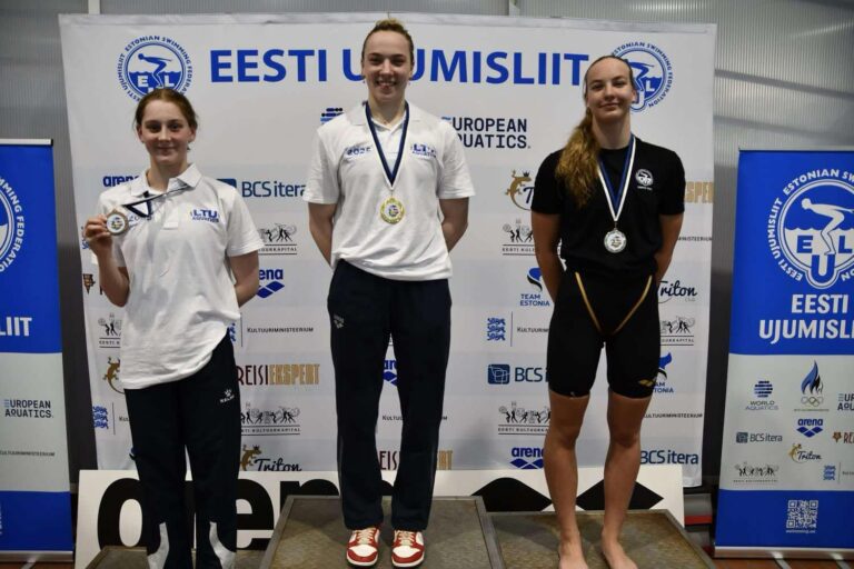 Gimnazijos plaukikai Baltijos šalių čempionate iškovojo medalius