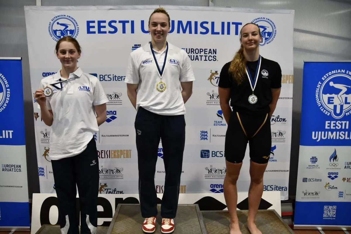 Gimnazijos plaukikai Baltijos šalių čempionate iškovojo medalius