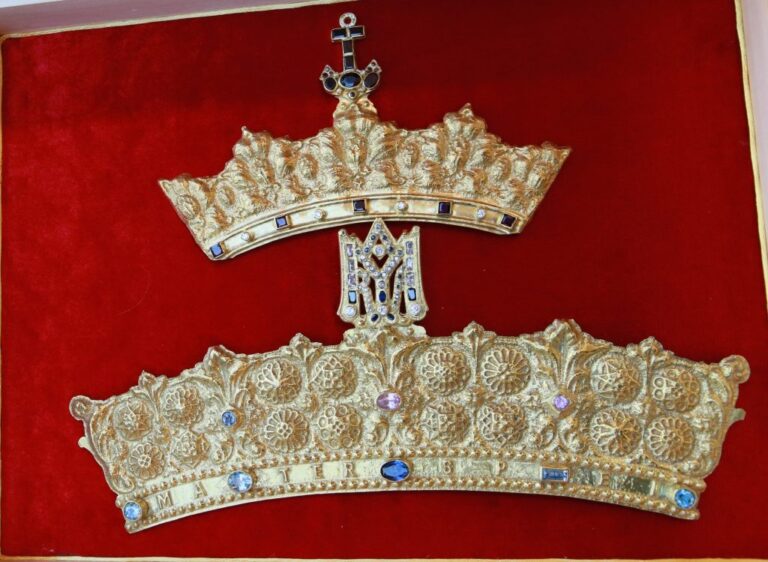 Patvirtinta, kad Popiežius laimina Krekenavos Marijos karūnas, pagamintas iš tikinčiųjų paaukoto aukso