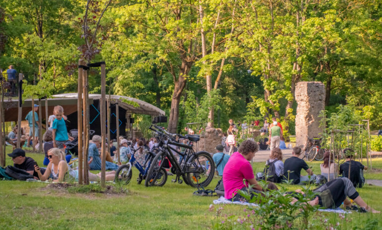 Pragiedruliai kviečia Panevėžio regiono kūrėjus dalyvauti grupinėje parodoje