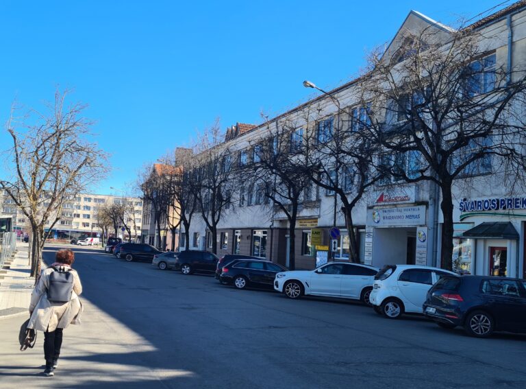 Keičiasi eismo organizavimas Savanorių aikštės pietinėje pusėje