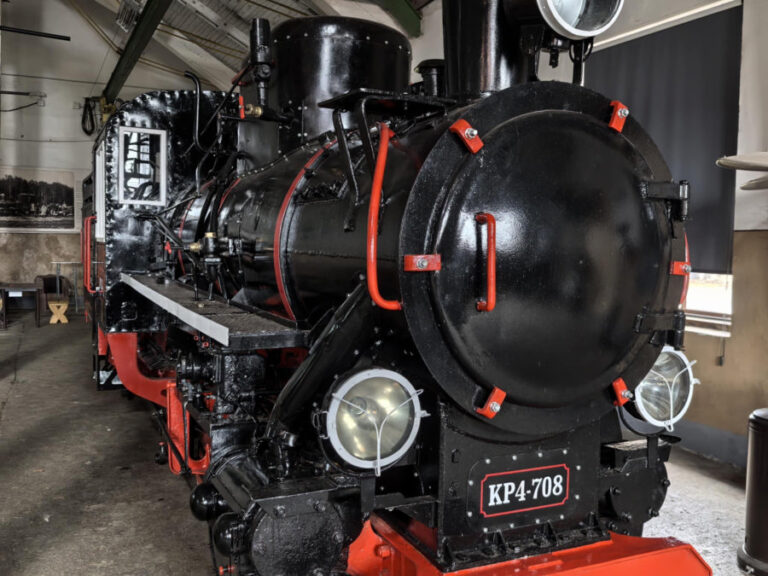 Lietuvoje atkurtas senovinis siaurojo geležinkelio garvežys