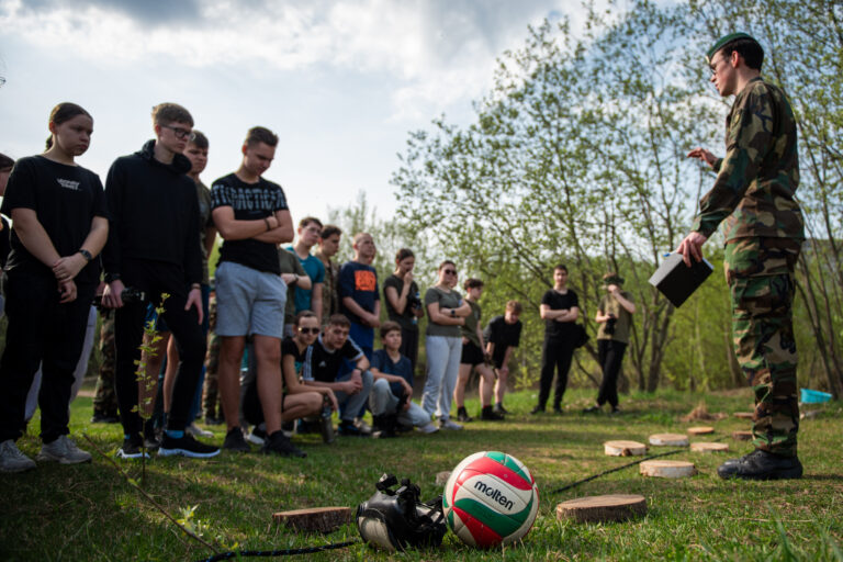 Nuo dronų iki lyderystės pamokų: jaunieji šauliai per pavasario atostogas renkasi iššūkius