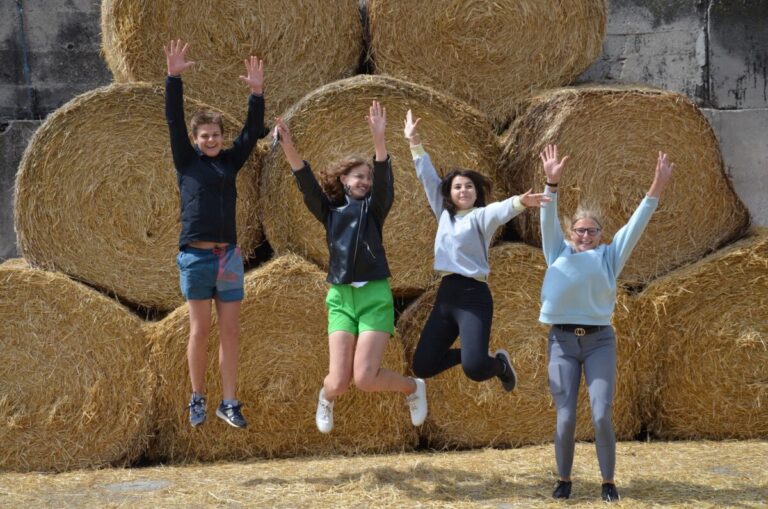 Skelbiama registracija į 2025 m. Panevėžio rajono savivaldybės jaunimo vasaros užimtumo žemės ūkyje ir verslo įmonėse programą