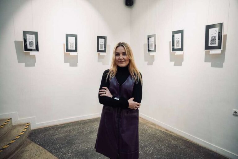 Panevėžio apylinkės teismo psichologė Dovilė atidarė savo grafikos darbų parodą