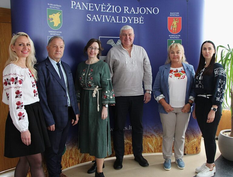 Vyšyvankos dieną – palaikymo ženklai kovojančiai Ukrainai