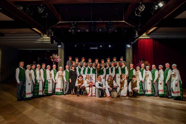 Liaudiškų šokių ansambliui „Linas“ – prestižinis apdovanojimas „Aukso paukštė“