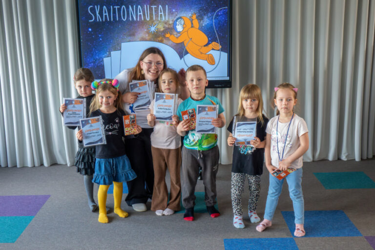 Biblioteka į gyvenimą išleido 12 mažųjų skaitonautų