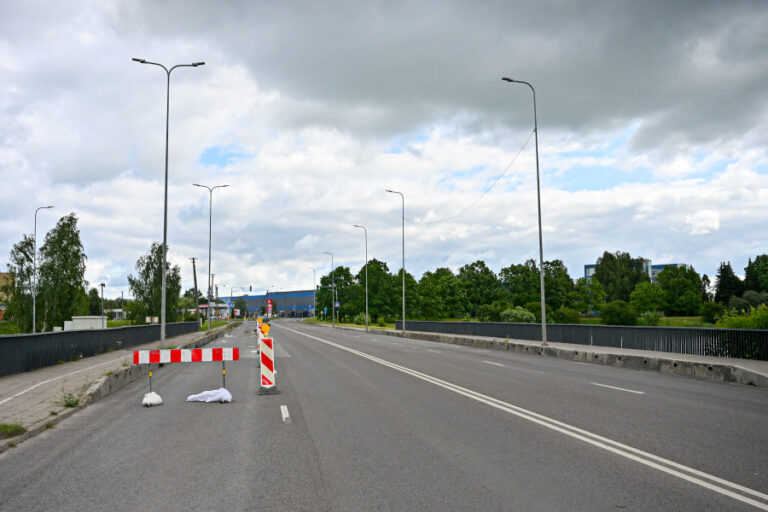 Ribojamas eismas J. Biliūno g. tiltu – uždaryta viena eismo juosta