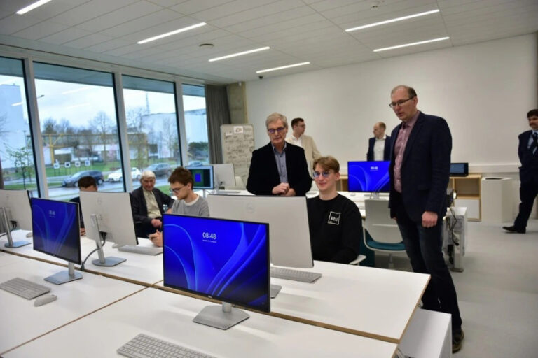 KTU atveria duris norintiems daugiau nei diplomo – nauja galimybė prisidėti prie lustų kūrimo