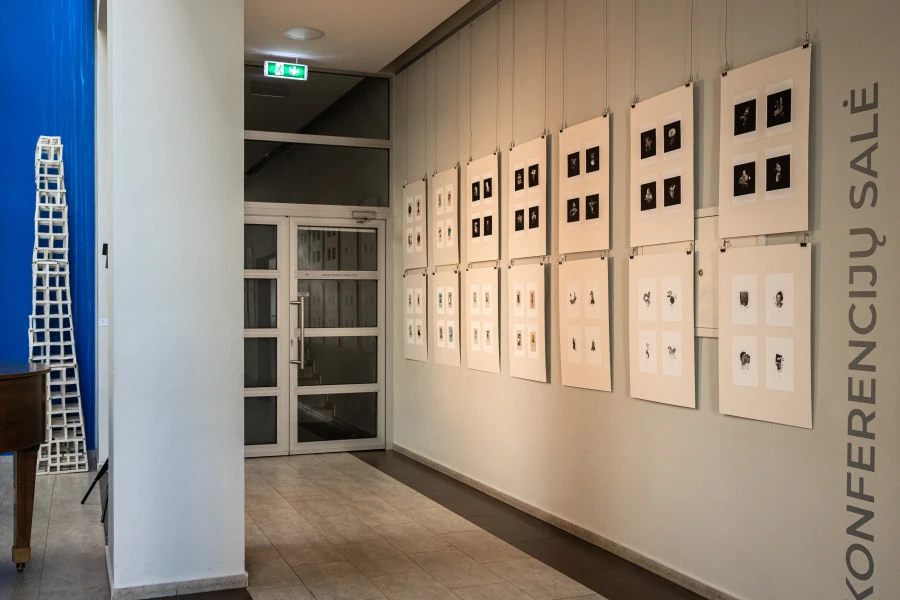 Bibliotekoje puikuojasi modernūs ekslibrisai