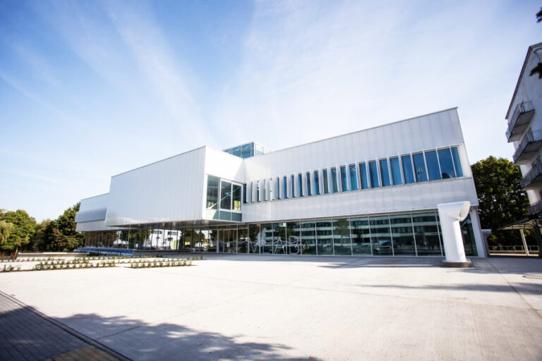 Atgimstantis KTU studentų miestelis: nuo žydinčių sakurų iki modernių sporto erdvių